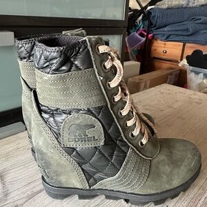 Sorel Women's Olive and Black Quilted Wedge Boots
